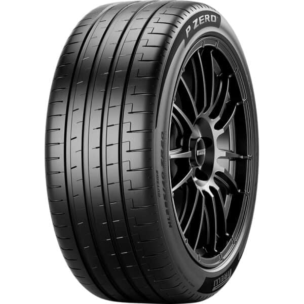 Jauns Pirelli P Zero sporta riepu ar modernu dizainu un labu saķeri.