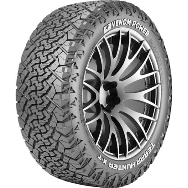 Riepu ar visurgājēju protektoru un viegliem diskiem, auto riepu serviss.